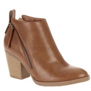 Women's Two-Zip Heel Boot in Cognac. Size 8.5. Used. Good condition.